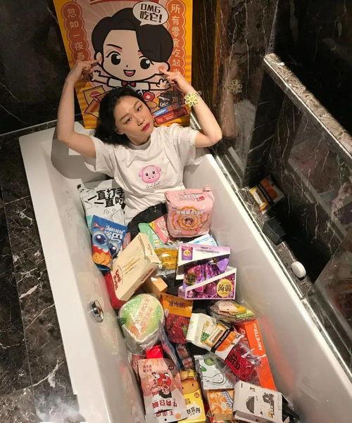 网络婚礼吃瓜视频,吃瓜群众围观这场别开生面的“云婚典”