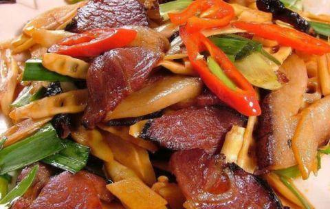 腊肉可以炒石瓜吃吗视频,传统食材的创意融合