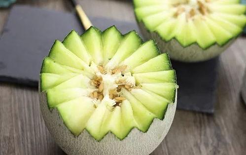 萌娃吃蜜瓜视频,吃蜜瓜视频萌翻网友