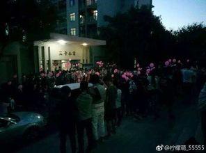 西安广场吃瓜事件视频,一场引发热议的网络围观