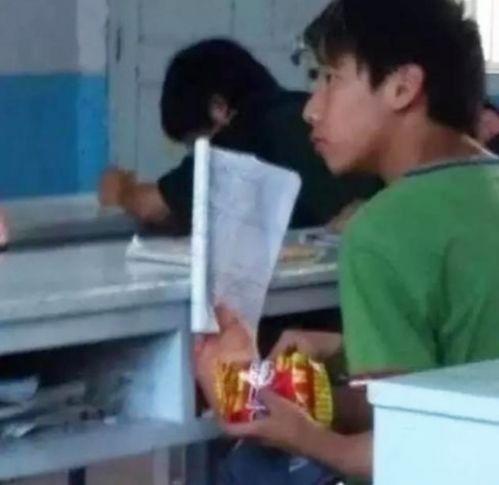 南京教室吃瓜事件视频,一场校园内的意外风波