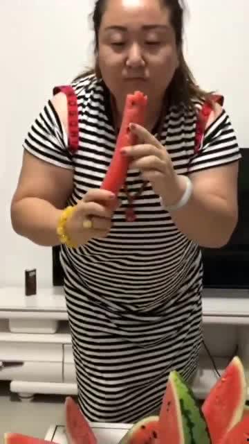 吃瓜最帅动作视频,揭秘吃瓜最帅动作视频背后的魅力瞬间