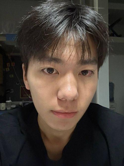 吃瓜男孩真帅视频,网络爆红视频背后的青春风采