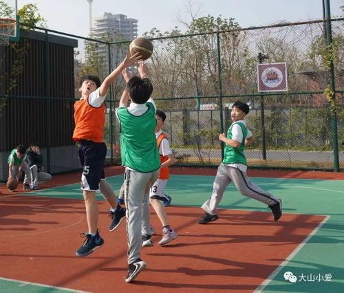 吃瓜群众来踢球的视频,一场别开生面的足球挑战