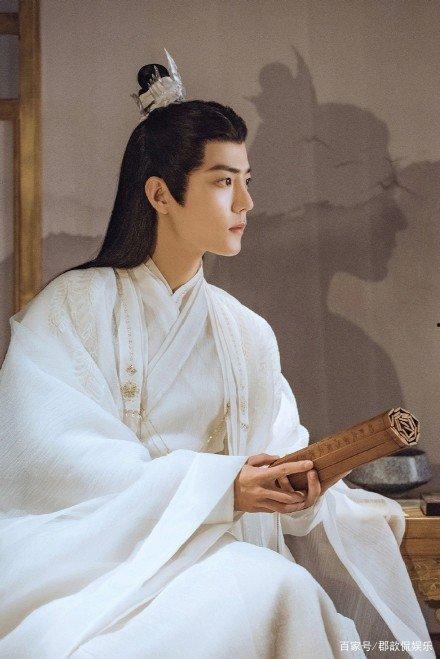 肖战低调吃瓜视频,展现明星真实一面