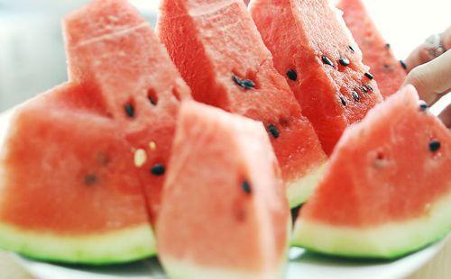 叉子吃瓜神器怎么用视频,叉子吃瓜神器的操作指南视频解析