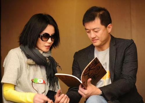 女朋友下跪吃瓜视频,一场网络争议背后的情感纠葛