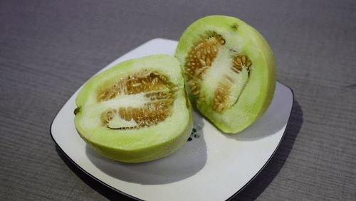 送瓜吃的视频,温馨视频传递邻里温情